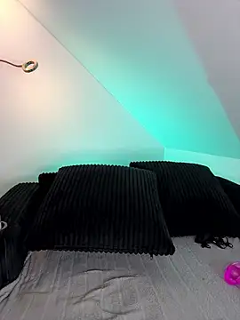 SpicyKylieFoxx webcam