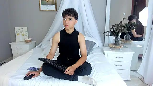 Honeymoon_sariel webcam