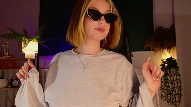 ClaireMathis webcam