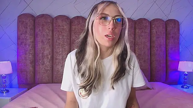 sweetlyundone webcam