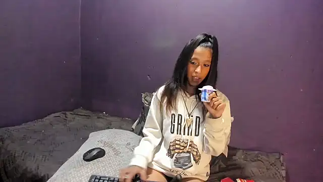 Indianteezerr live cam on StripChat