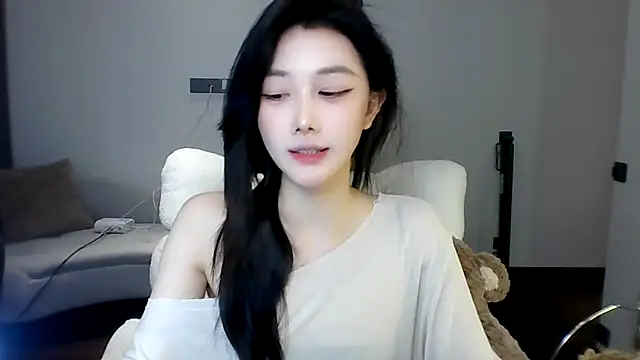 SylvieMaya webcam