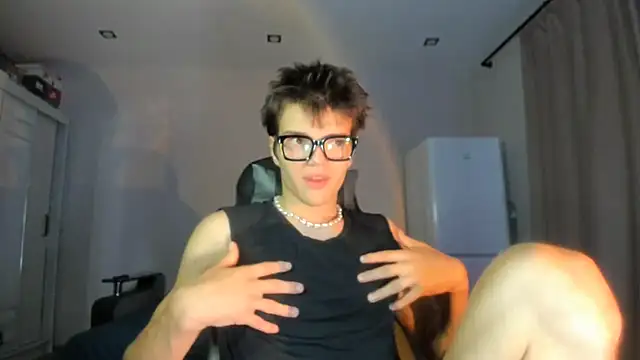 AnnaLucasShow webcam