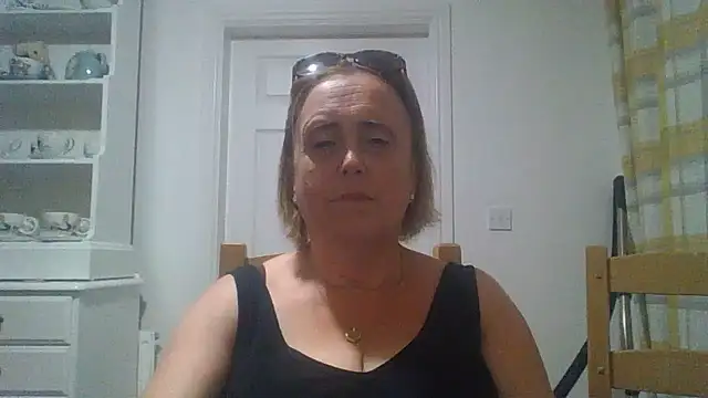 Curvy_Coral50 webcam