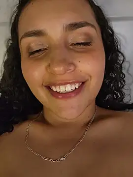 lucy_marin (F young) - completely naked 5 min.