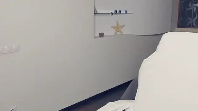 MistyBarnes live cam on StripChat