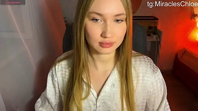 ChloeMillerMeow live cam on StripChat