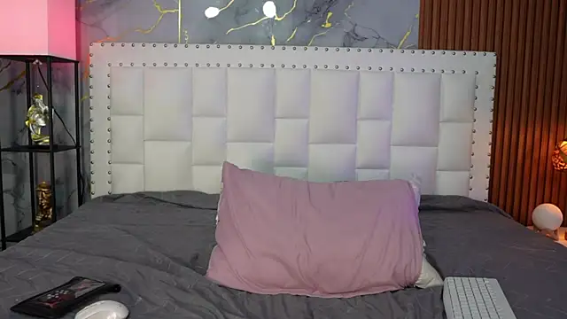 indianschoolgirl live cam on StripChat