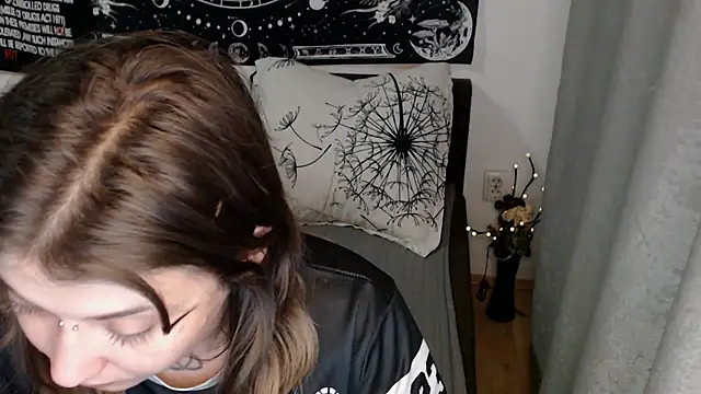 AlienforTwenty webcam