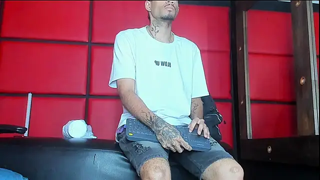 Daniel_huge22 webcam