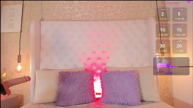 nicki-west webcam