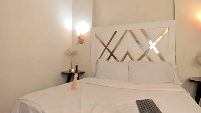 Sky_Collins_ webcam