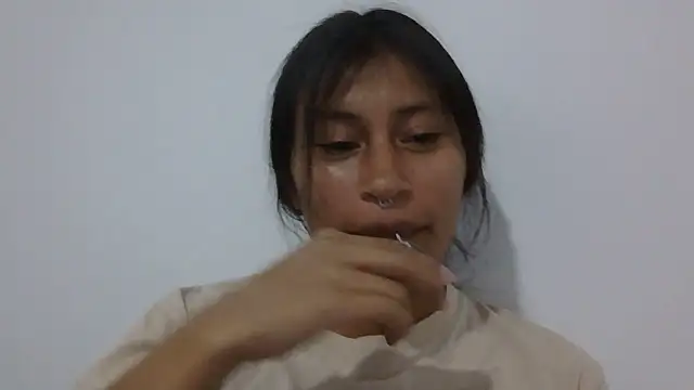 Pocahontas_Honey webcam