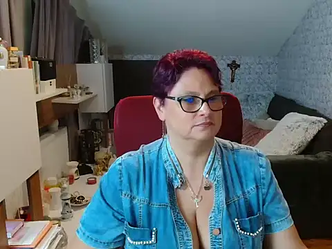 NewHellen4you live cam on StripChat