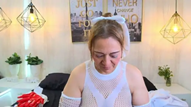 Iris_faster live cam on StripChat
