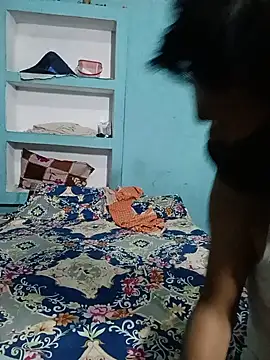 RoyalDesiCouple webcam
