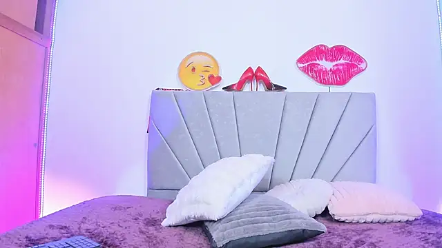 danni_kiss_