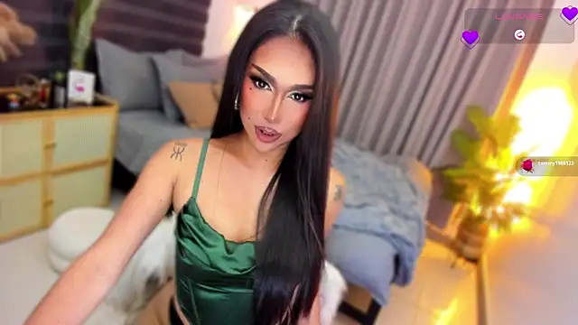 UrSluttyGoddess live cam on StripChat