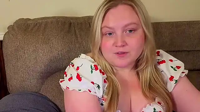 PhatAssBlond webcam