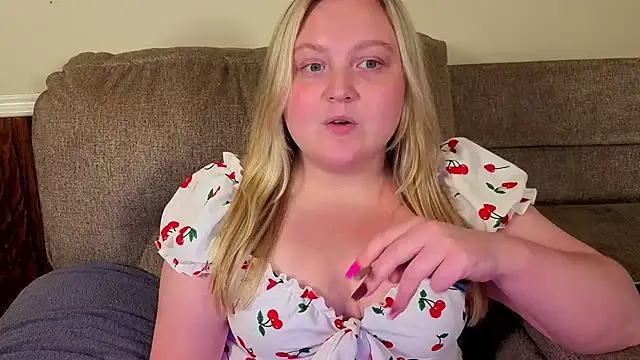 PhatAssBlond live cam on StripChat
