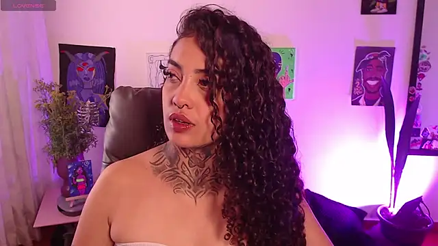 Cata_green live cam on StripChat