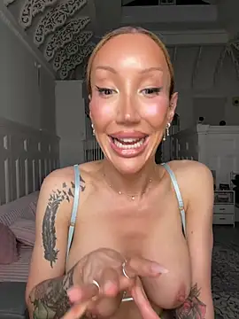 Allana29
