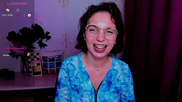 KindHazelHere_ live cam on StripChat