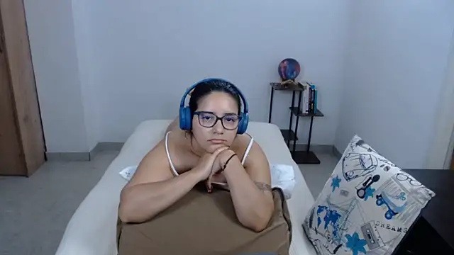 blue__moon_ live cam on StripChat