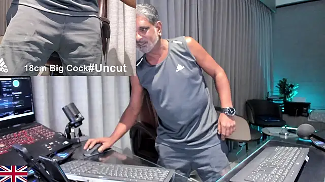 OnlineBossUK webcam