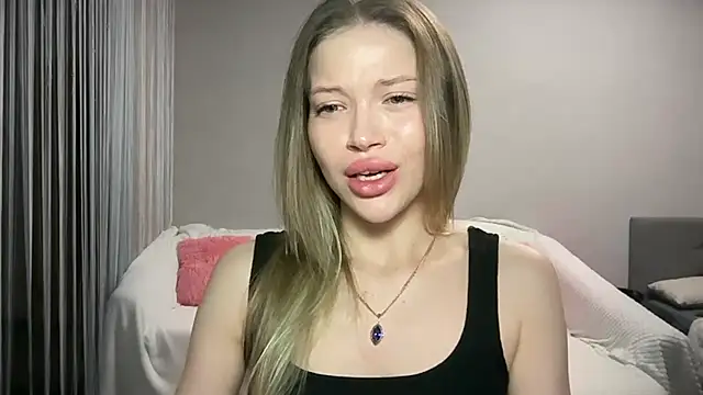 EmmyMills webcam