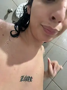 Flora-latin-girl webcam