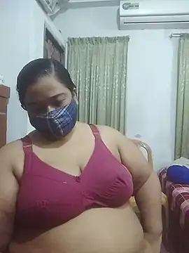momo_loves webcam