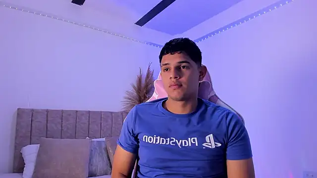 Adrian_Prime_ live cam on StripChat