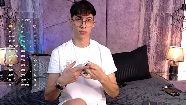 AronTawers live cam on StripChat