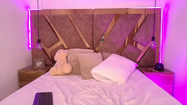 bella_swwan_ webcam
