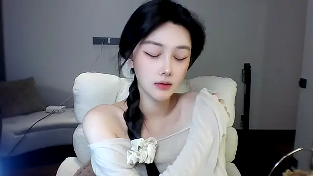 SylvieMaya webcam