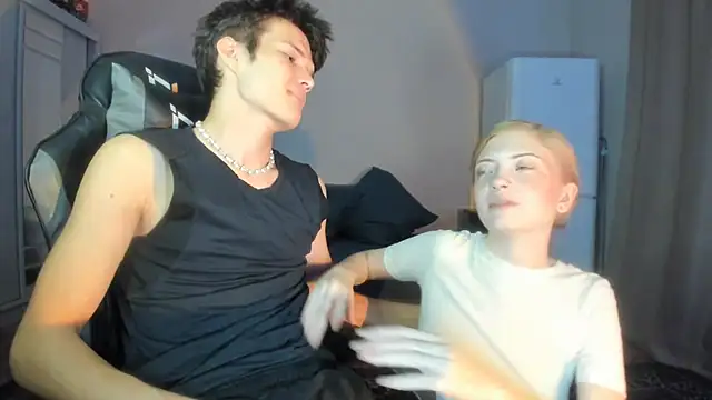 AnnaLucasShow webcam