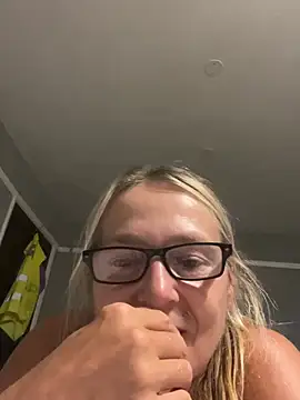 Blondnboujee53 webcam
