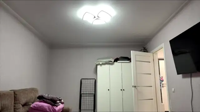 YogaClubEnjoyer webcam