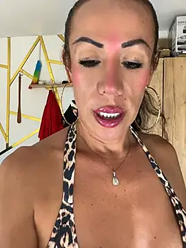 YOURSDEBORA