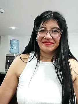 aisha_latina webcam