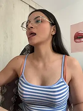 Cat2525 live cam on StripChat