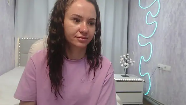 KaraCriegs webcam