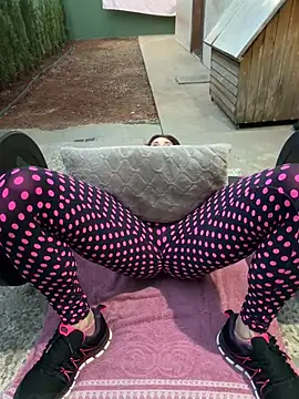 Irresistible37 webcam