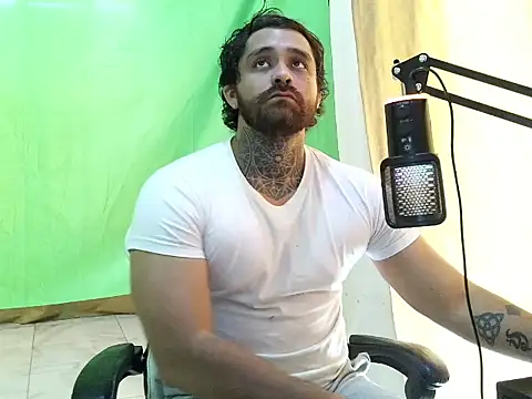 aronmiller404 webcam