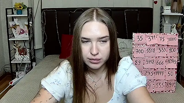 LauraHlot webcam