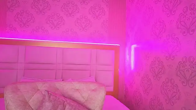 luna_hot_ass webcam