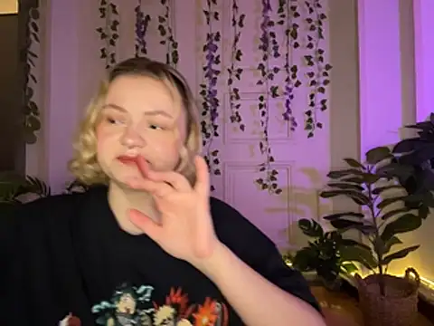 MoonIvy_ webcam