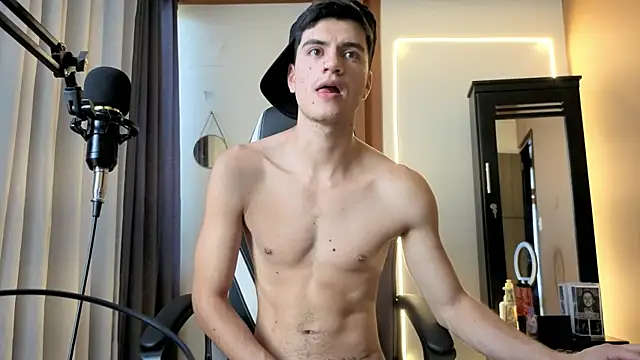 LeoTease webcam