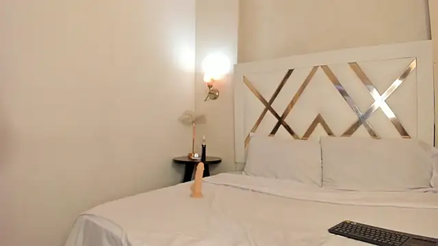 Sky_Collins_ webcam